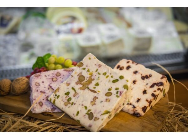 Erzincan Yabanmersinli Tulum Peyniri (280-320 gr)